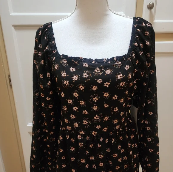 Celebrity Pink Floral Black Dress NWT - Picture 4 of 14